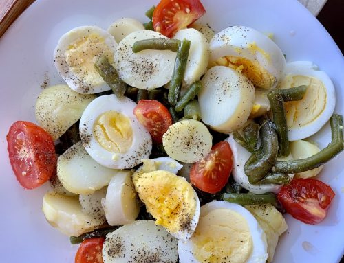 patate lesse, uova sode, fagiolini e pomodori